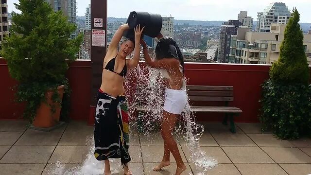 Ice Bucket Challenge (Мэдхен Амик и её дочь)