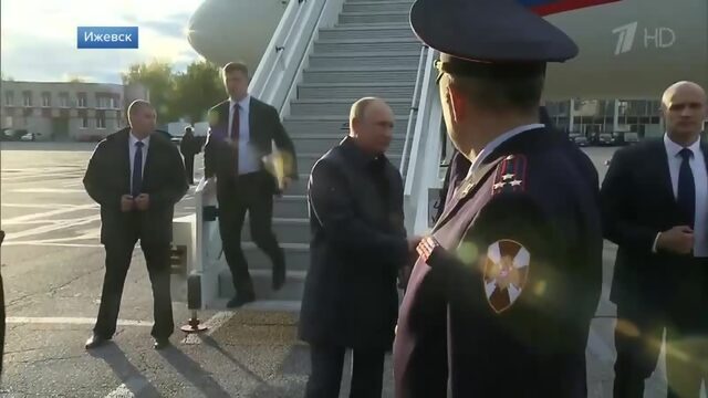 Владимир Путин прибыл в Ижевск. Видео Первый канал.