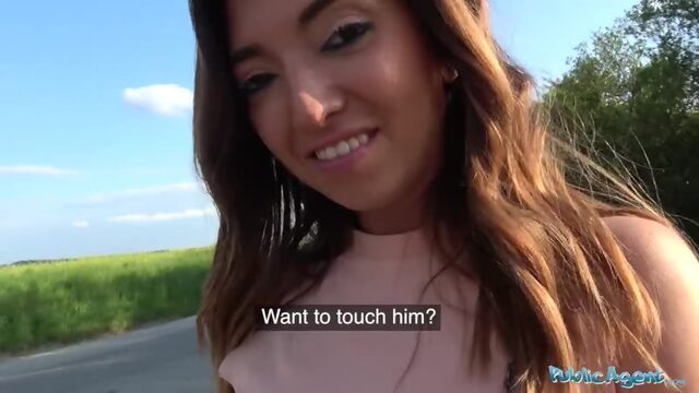 PUBLIC AGENT MEXICAN BABE FRIDA SANTE GIVES ROADSIDE BLOWJOB AND FUCKING SEX PORNO TEEN