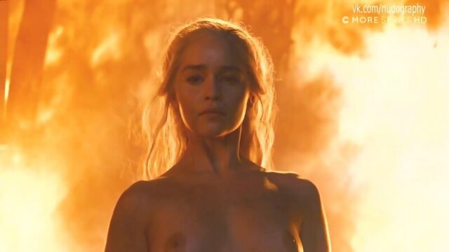 Эмилия Кларк (Emilia Clarke) голая в сериале _Игра престолов_ (Game of Thrones, 2016) - Сезон 6 _ Серия 4