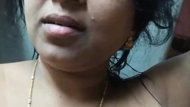 Tamil ponnu dirty talking with boobs showing clearly in Tamil South Indian girl romance video calling for stepbrother